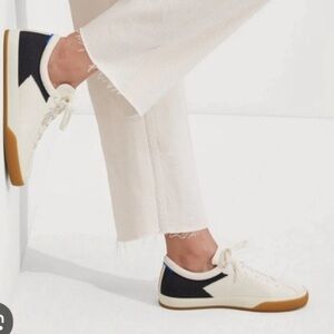 ROTHY’S THE LACE UP NAVY AND WHITE LOW TOP FLAT KNIT SNEAKER SIZE 10.5